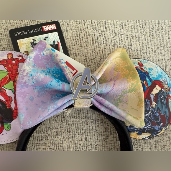 🔥🔥Brand New - Disney Park Marvel Artist Series Headband - Picture 2 of 7